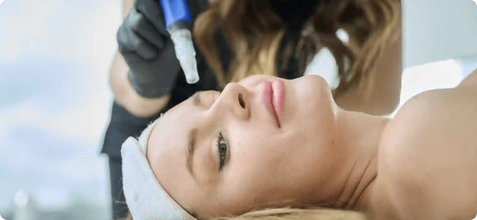 How Do Microneedles Trigger New Collagen and Elastin in Loose Skin Leighton Buzzard?